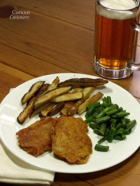 从好奇的烹饪中照亮了鱼和薯条