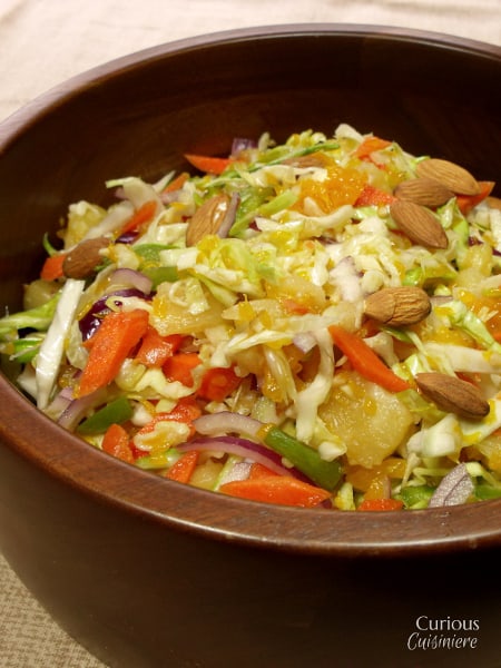 这个夏威夷凉拌卷心菜不使用蛋黄酱。相反，我们用醋和菠萝做的凉拌卷心菜沙拉和夏威夷群岛一样色彩鲜艳。|好奇Cuisiniere