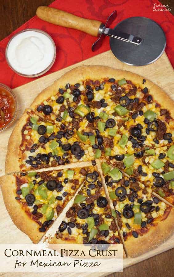 这个玉米披萨饼的食谱是快速和容易做。用你最喜欢的墨西哥风格的浇头加载你的墨西哥披萨，让您轻松过夜的浇头！| www.CuriousCuisiniere.com