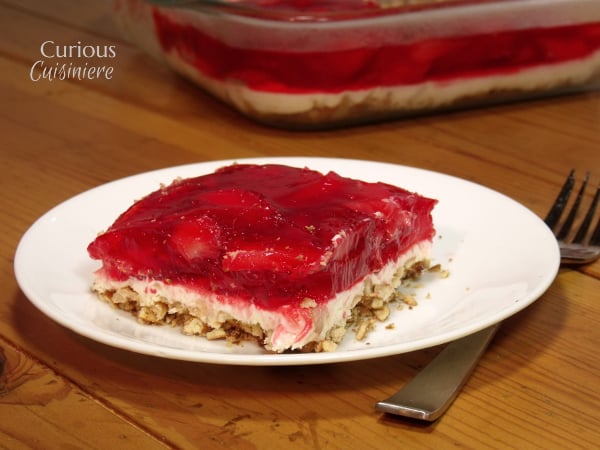 来自Curious Cuisiniere的草莓椒盐卷饼沙拉