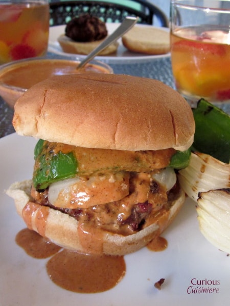 一个简单的奶油酱Chpotle是爵士乐的经典汉堡的完美方式。添加一些烤蔬菜，你有自己的一个梦幻般的，烟熏食物。|好奇的烹饪