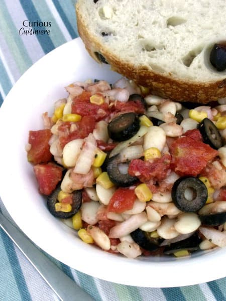 地中海Lima Bean Succotash是一种融合盘，将利马豆和玉米与地中海草药结合在一起，在经典的魔术阶段创造夏令。|m.jamahire.com.