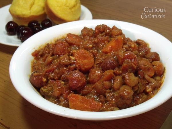 Tart Cherries在这款奶油樱桃辣椒中塑造了他们的果味，挞味道味道牛肉和豆辣椒，这是轻松甜美的甜美令人愉快的。|好奇的烹饪