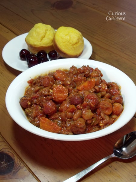 Tart Cherries在这款奶油樱桃辣椒中塑造了他们的果味，挞味道味道牛肉和豆辣椒，这是轻松甜美的甜美令人愉快的。|好奇的烹饪