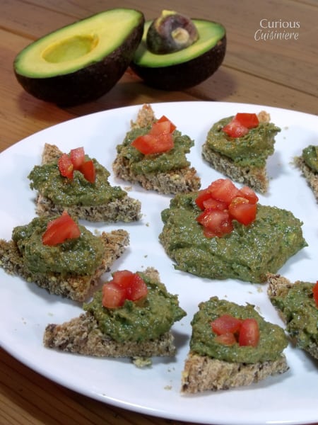 来自Curious Cuisiniere的鳄梨向日葵香蒜酱gydF4y2Ba