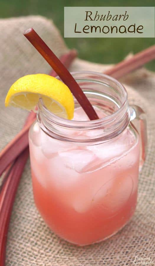 这大黄柠檬水带来了独特的甜和酸扭转清爽的夏季经典饮料。| www.CuriousCuisiniere.com