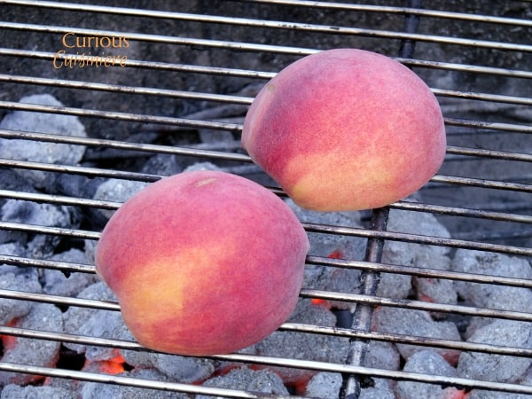 来自好奇烹调的烤桃子沙拉G.ydF4y2Ba