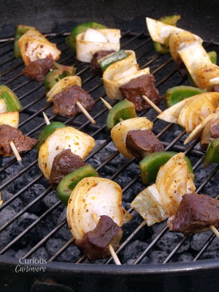 向野餐享受Fajitas的新方式打招呼！这些Fajita风格鹿肉Kabobs意味着没有必要享受您的Fajita口味！|好奇的烹饪GydF4y2Ba