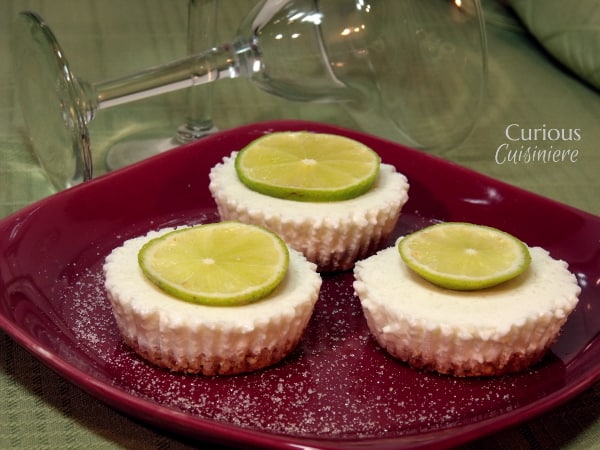 从好奇烹调的冰冻玛格丽塔芝士蛋糕叮咬