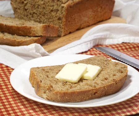 这块麦子莓果面包是一种柔软，但丰盛的面包，让我们提醒我们德国深入，纯粹的甜味和坚果，浸泡的小麦浆果。|m.jamahire.com.