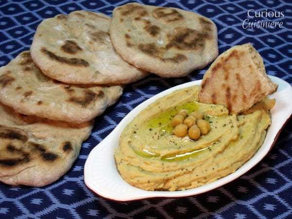 在这款辛辣牛至Hummus中，牛至加入了丰富的冰雹和脾气暴躁的酱油给出了轻微的踢球。这是使用俄勒冈的完美独特的方式！|好奇的库西尼埃GydF4y2Ba