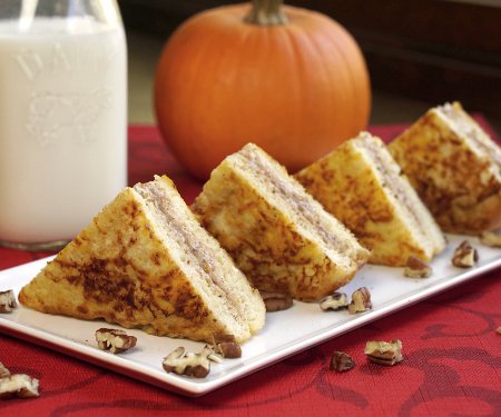 南瓜派成为完美，优雅的秋天早餐，南瓜塞满了法式吐司。  | www.CuriousCuisiniere.com