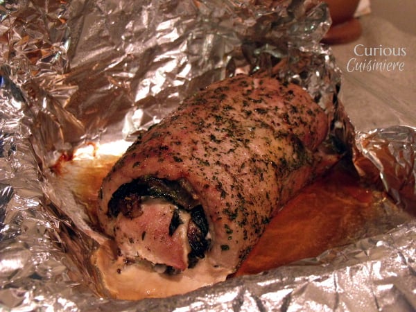 来自好奇厨艺店的蘑菇和瑞士甜菜猪肉卷gydF4y2Ba