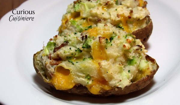 好奇厨艺店的西兰花，切达干酪，土豆皮