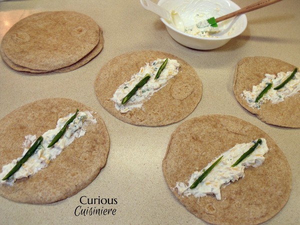 奶油芝士和墨西哥胡椒，让这些墨西哥胡椒脆塔基托的奶油和香料的组合，你喜欢的，全部卷成酥脆的自制塔基托。|好奇Cuisiniere