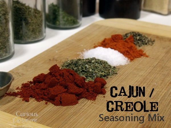 用你已有的香料和药草制作你自己的克里奥尔和卡津香料混合!把新奥尔良调味料加到任何一道菜里都是完美的!| www.CuriousCuisiniere.com
