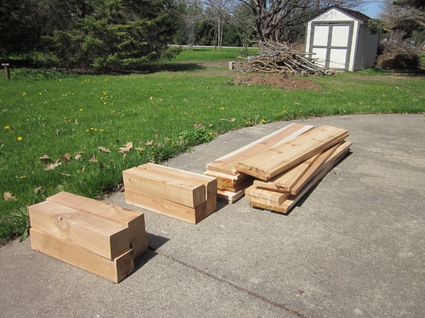 用好奇的Cuisiniere建造凸起的床