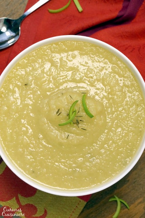 这是一道略带甜味的秋季汤，让人感到非常舒适。这道烤防风草苹果汤一定会温暖那些凉爽的秋天。| www.CuriousCuisiniere.comG.ydF4y2Ba