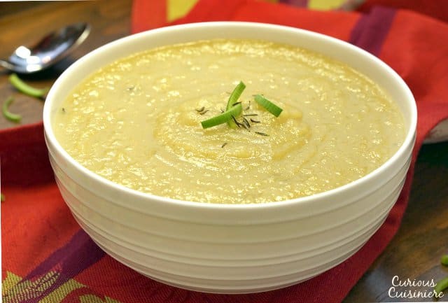 这是一道略带甜味的秋季汤，让人感到非常舒适。这道烤防风草苹果汤一定会温暖那些凉爽的秋天。| www.CuriousCuisiniere.comG.ydF4y2Ba