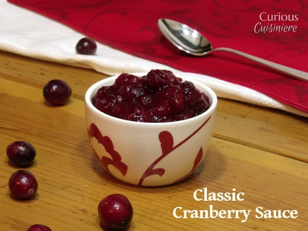 又甜又酸的小红莓酱很容易从头做起。在你的感恩节晚餐上试试这种自制的蔓越莓酱吧!| m.jamahire.comgydF4y2Ba