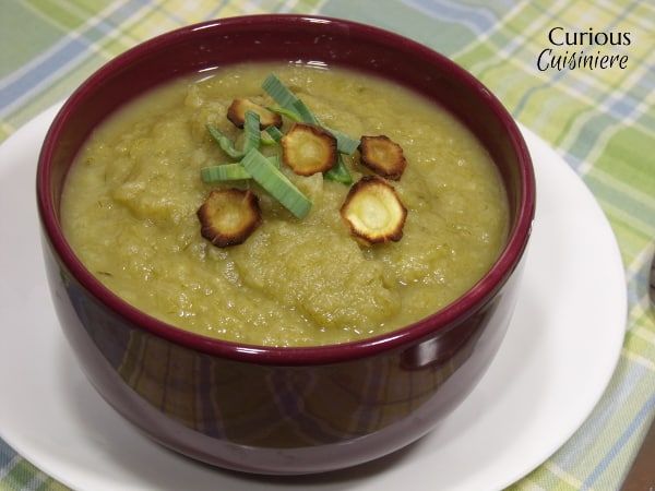 这是一个略带甜美，舒适的秋季汤的食谱，这款烤欧洲防风锅汤肯定会温暖那些酷秋天的日子。| www.CuriousCuisiniere.comG.ydF4y2Ba