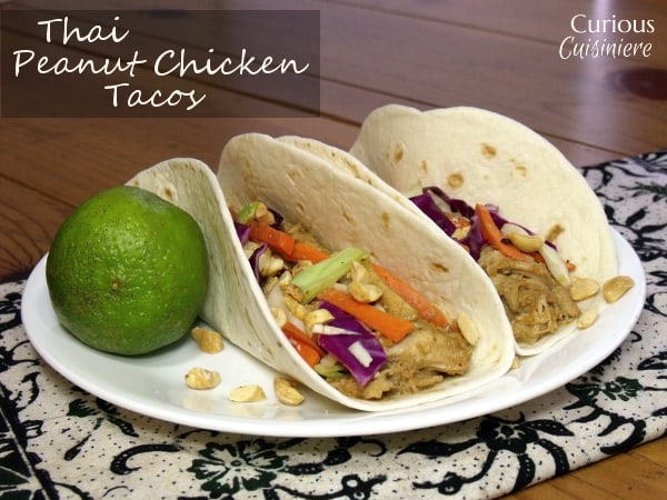 用坚果、泰国花生酱和鲜亮的卷心菜沙拉给吃剩的鸡肉注入了新的生命。-来自Curious Cuisiniere的泰国花生鸡玉米饼