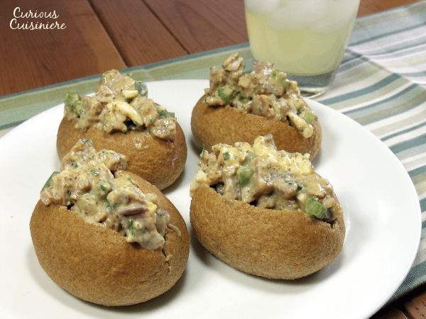 这款简单的火腿沙拉是美国经典的粗壮，减轻了扭曲。为完美，轻夏季午餐做好准备！|m.jamahire.com.