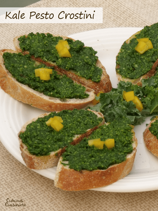 羽衣甘蓝Pesto Crostini  - 羽衣甘蓝为这款罗勒Pesto提供了一种强大的扭曲，与传统的大蒜和Parmigiano爆发好奇Cuisiniere