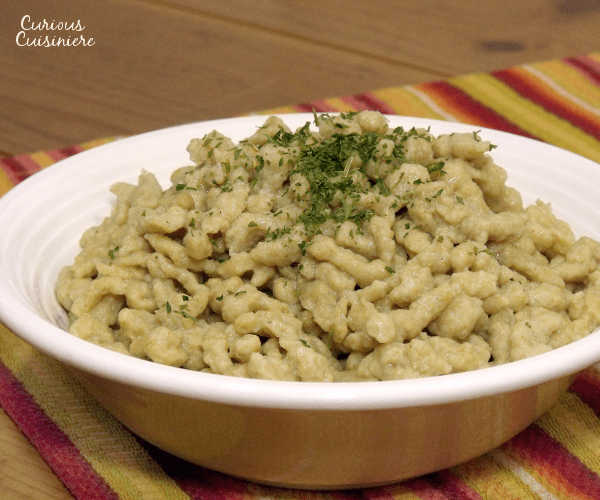 你能做的最简单的意大利面是德国面皮饺子。加入一些香草，与德国香肠一起煎，美味一餐。