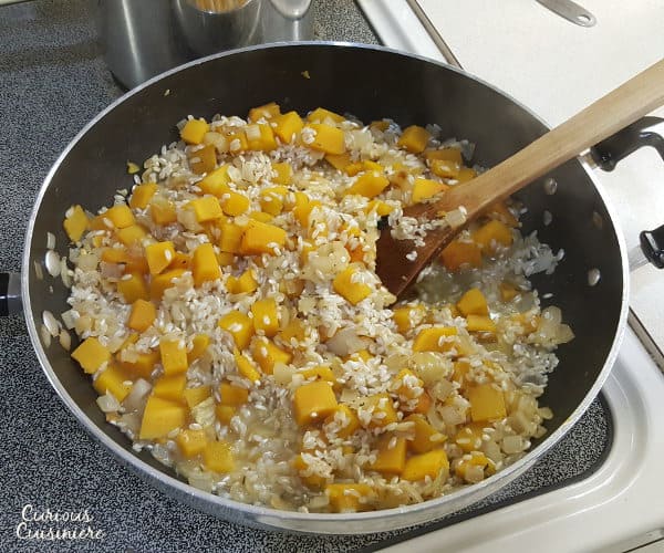 这款奶油南瓜烩饭，真主安拉Zucca烩饭，从冬南瓜中得到了一点甜味。这是一个温暖的秋天晚餐的完美食谱！|m.jamahire.com.