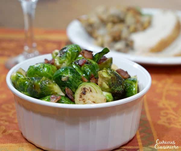 微甜，微咸，这道枫糖培根烤球芽甘蓝的食谱一定是你节日餐桌上或任何一天必胜的配菜!| m.jamahire.com