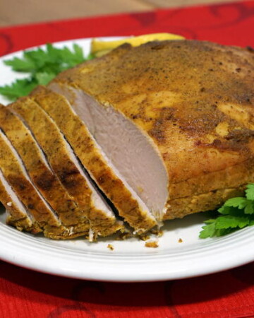 用这个食谱为你的节日火鸡添加一些香料，就可以做出明亮而美味的唐杜里火鸡胸脯。| m.jamahire.com