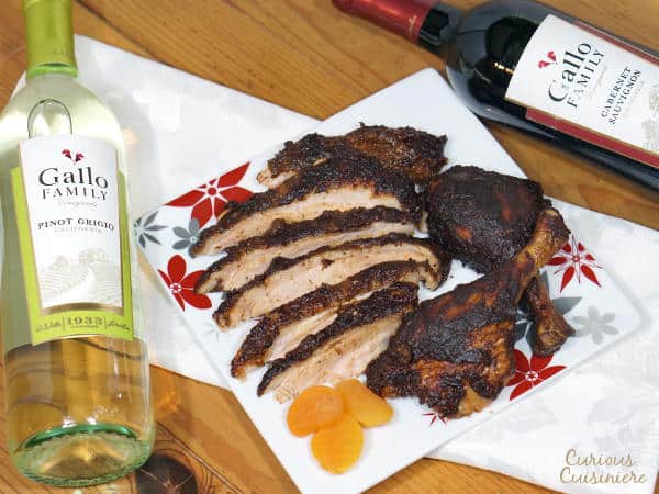 改变你的假日晚餐习惯，用下面的食谱来做莫尔调味烤鸭，配上浓郁的安乔酱和杏子莫尔酱。| m.jamahire.com