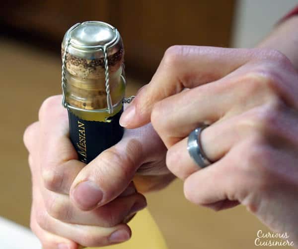 甜，酸，泡沫的有趣玩，这一配方的法国75鸡尾酒是完美的任何庆祝!| m.jamahire.com