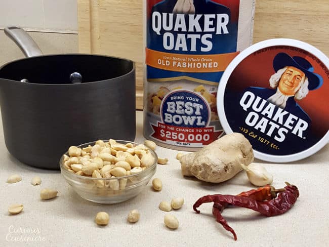 早餐燕麦不一定是甜的，这款辛辣的泰国花生美味燕麦碗将美味的泰国花生口味和一丝香料结合在一起，以一种有趣的方式开始你的一天。| www.CuriousCuisiniere.com