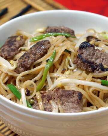 牛肉周乐趣是使用米粉，牛肉和豆芽煎炸煎炸食谱。你不需要订购摘要，让这种简单，美味的晚餐！|m.jamahire.com.