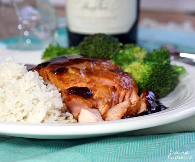 这款简单的Teriyaki Salmon Refipe在食品室里使用食材烹制优雅的晚餐，这是一周的速度快。| www.CuriousCuisiniere.com
