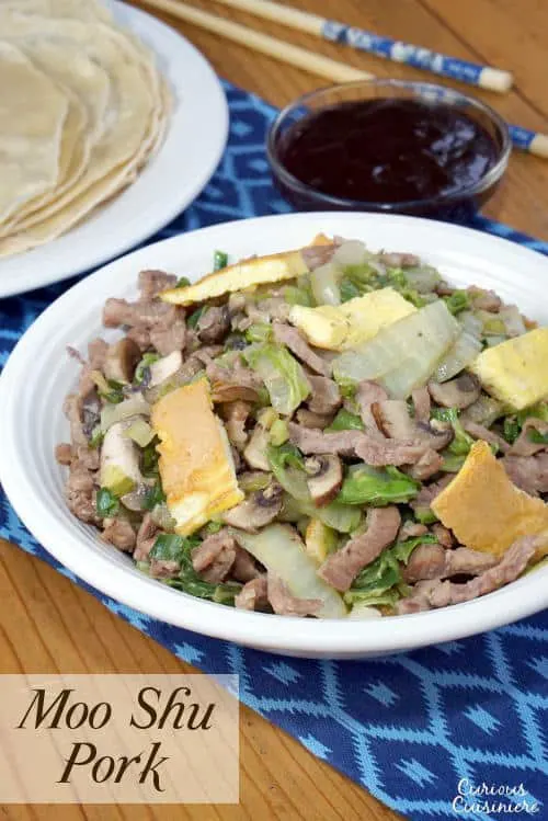 Moo Shupork传统中国炒猪肉、鸡蛋和蘑菇菜简单版本在分钟内汇合, 使配方完美备宵网站CuriousCuisire.com