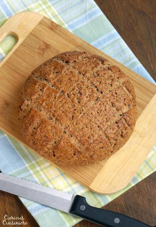 如果你喜欢诚信的黑麦面包，Bauernbrot就适合你！这款德国农民的面包在一个易于制作的面包中将真正的风味和质地带来了一起。| www.CuriousCuisiniere.com