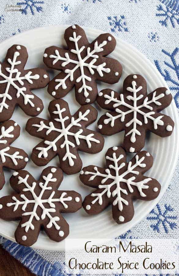 这是一种耐嚼的巧克力曲奇，加上印度香料香料的味道。| www.CuriousCuisiniere.com