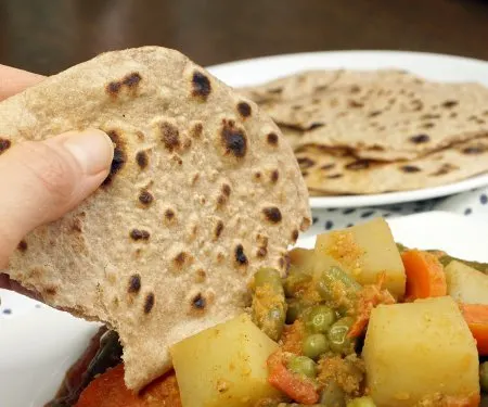 一种配方允许你制作Indian Roti、Chapati和Puri准备学习如何简单趣味制作印度扁面包网站CuriousCuisire.com