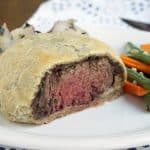 切夫惠灵顿个人很容易带上顶端 优雅感想 任何特殊晚宴配方完全配上一杯光滑梅洛特酒网站CuriousCuisire.com