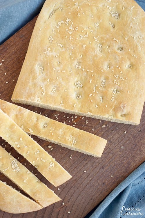 拉加纳是一个简单的希腊小饼，传统上只吃了一次，在清洁周一，在希腊东正教传统中借出的第一天。  | www.CuriousCuisiniere.com