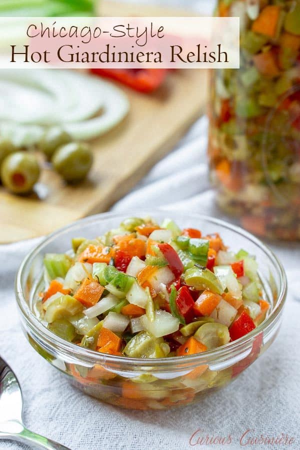 辣味Giardiniera调味品使用切碎的蔬菜和充足的辣椒，为三明治、热狗和更多创造一种强烈的和辛辣的浇头。#芝加哥风味#美味#辣#意大利牛肉| www.CuriousCuisiniere.com