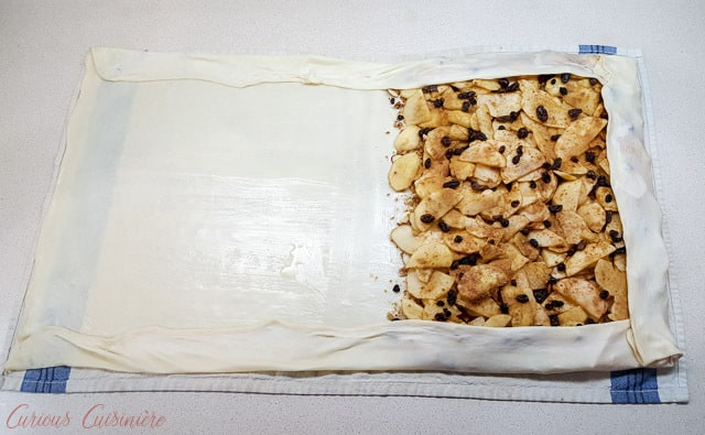 滚动德国Apfelstrudel Apple Strudel |好奇的烹饪