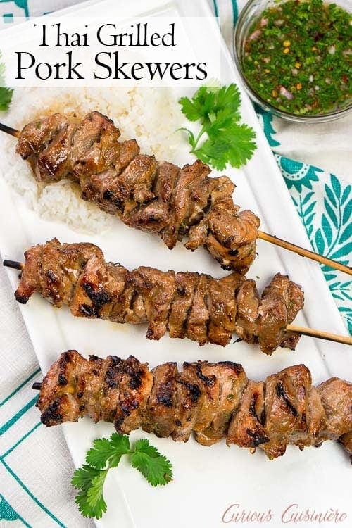 泰式猪肉串配米饭和蘸酱