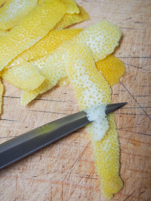 去除柠檬皮Pith制作Limoncello