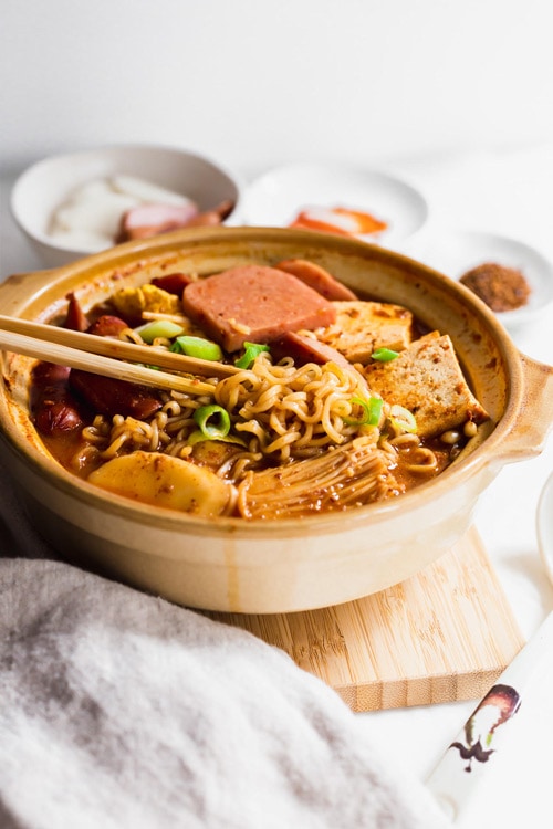 Budae Jjigae韩国军队炖全部混合
