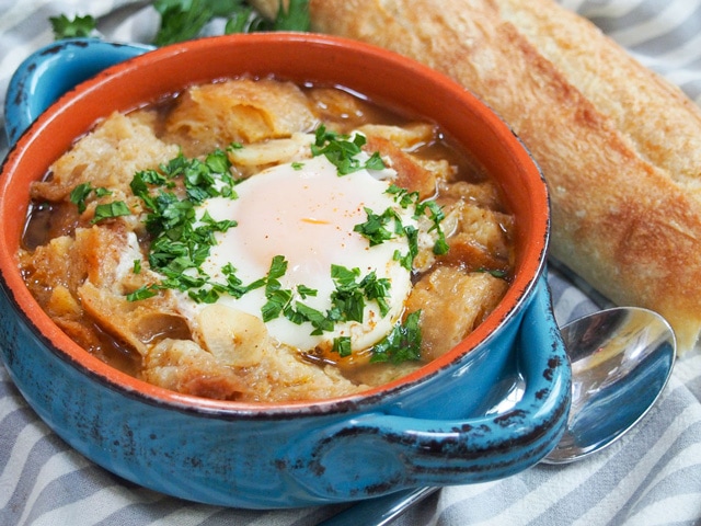 Sopa de Ajo(西班牙蒜汤)配硬面包