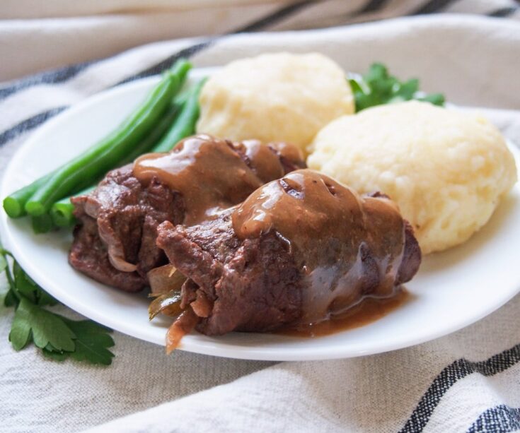 德国牛肉圆面包配土豆饺子